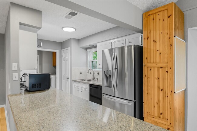 Building Photo - 14930 Aspen Hills Dr