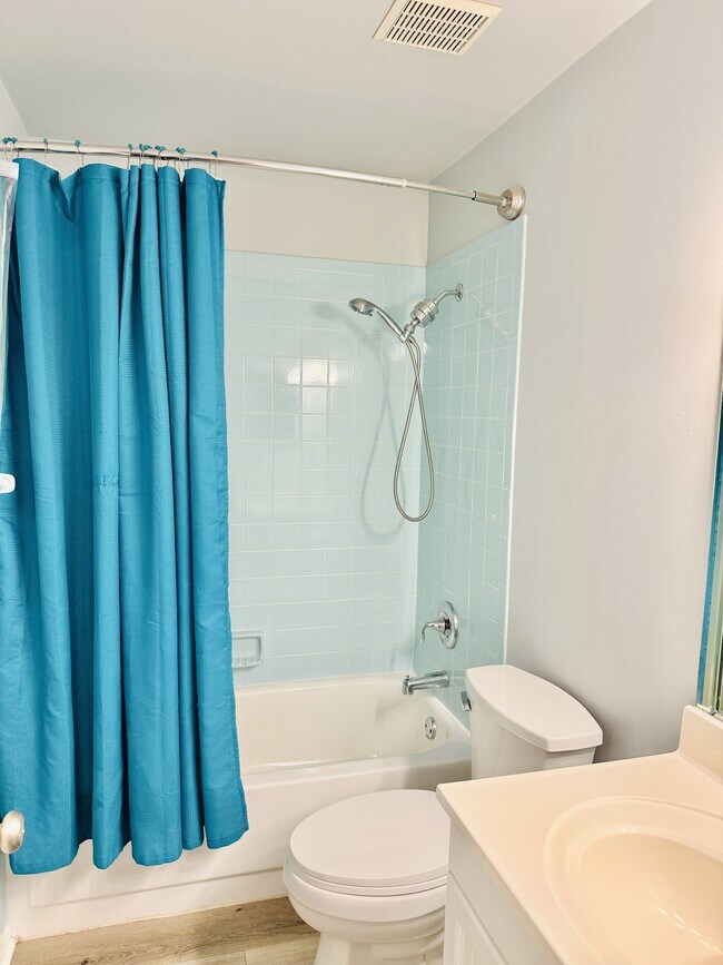 Building Photo - 2750 Kings Lake Blvd