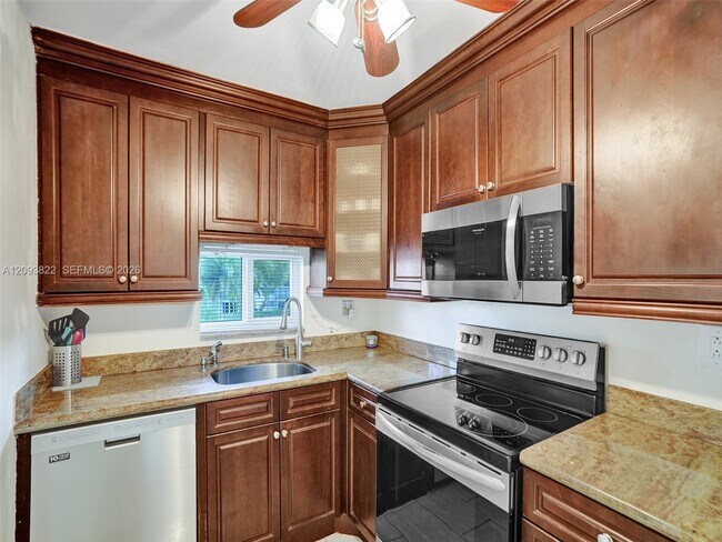 Building Photo - 8962 S Hollybrook Blvd