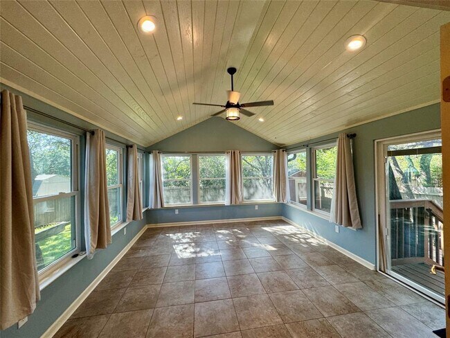 Building Photo - 8311 Edgemoor Pl