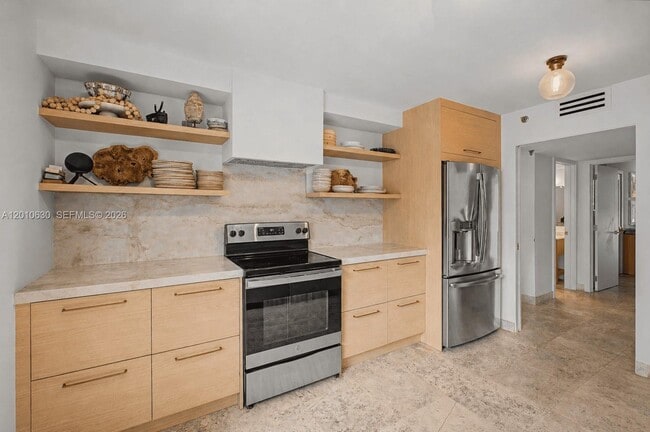Building Photo - 2575 S Bayshore Dr