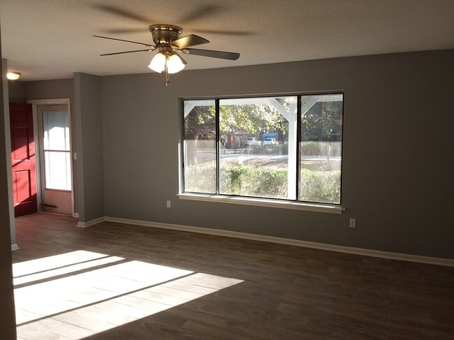 Building Photo - 577 Huckleberry Ln