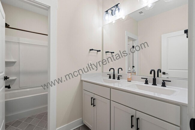 Building Photo - 1109 Masefield Ave