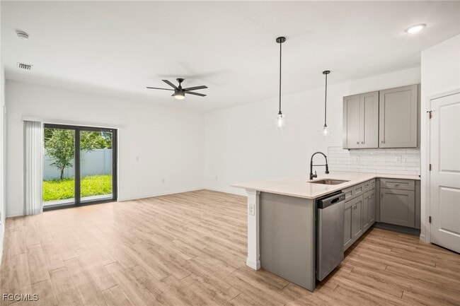 Building Photo - 627 SE 13th Pl