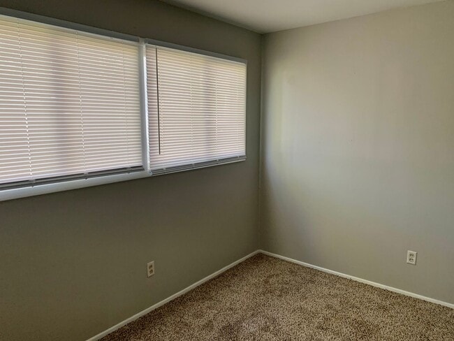 Building Photo - 3 Bedroom Home in Florissant - UPDATED KIT...