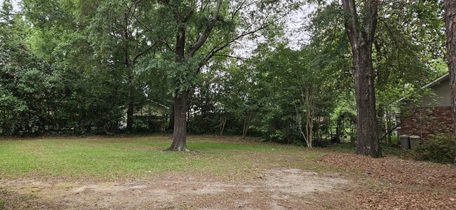 Building Photo - 1117 Appian Way