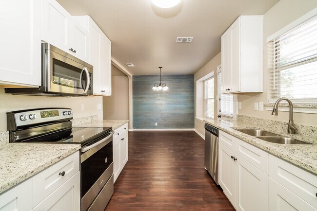 Building Photo - 207 Riders Walk