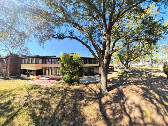 Building Photo - 504 Silver Course Cir