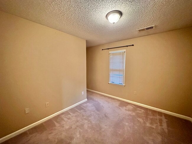 Building Photo - 2020 Allenby Rd
