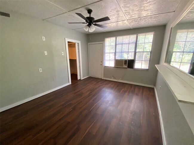 Building Photo - 109 Birchwood Dr