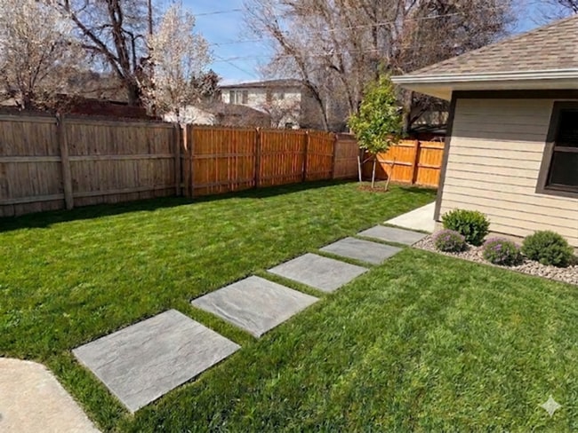 Building Photo - Remodeled 4BD, 3.5BA Home in South Park Hill with 2-Car Garage