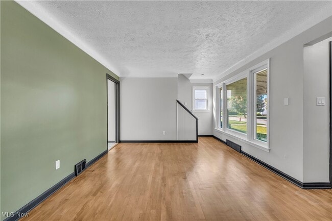 Building Photo - 24330 Glenforest Rd