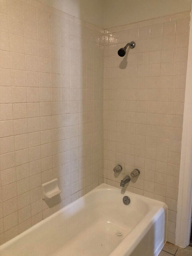 Building Photo - Pre leasing now for August 10th move in!