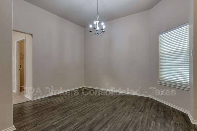 Building Photo - 130 Carmel Dr