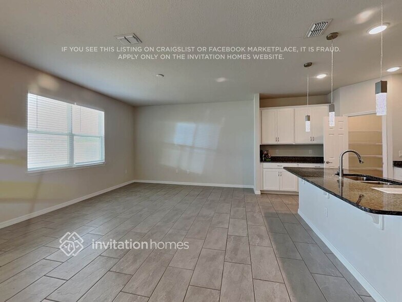 Building Photo - 1487 Grassland Ave