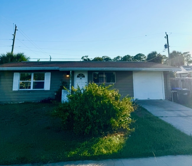 Building Photo - 8005 Cristobal Ave