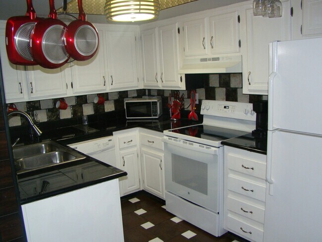 Building Photo - 461 W Holmes Ave