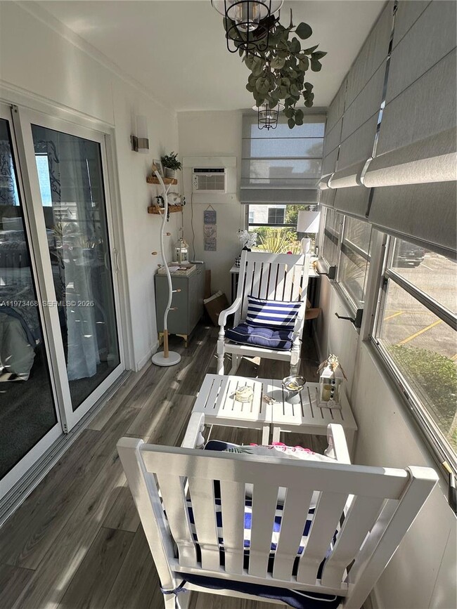 Building Photo - 323 Burgundy G