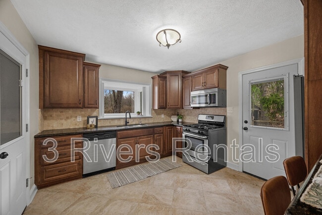 Building Photo - 600 Camp Meeting Rd