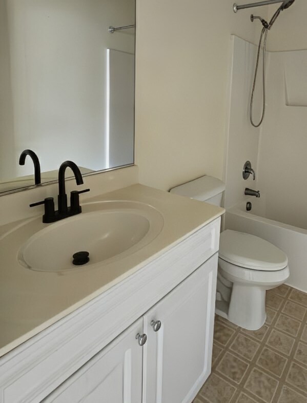 Building Photo - 6 Viburnum Ln