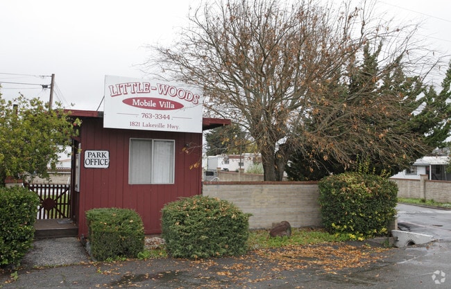 Building Photo - Little Woods Mobile Villa