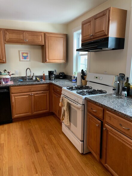 Building Photo - 345 Market St