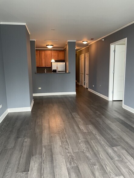 Building Photo - 450 E Waterside Dr