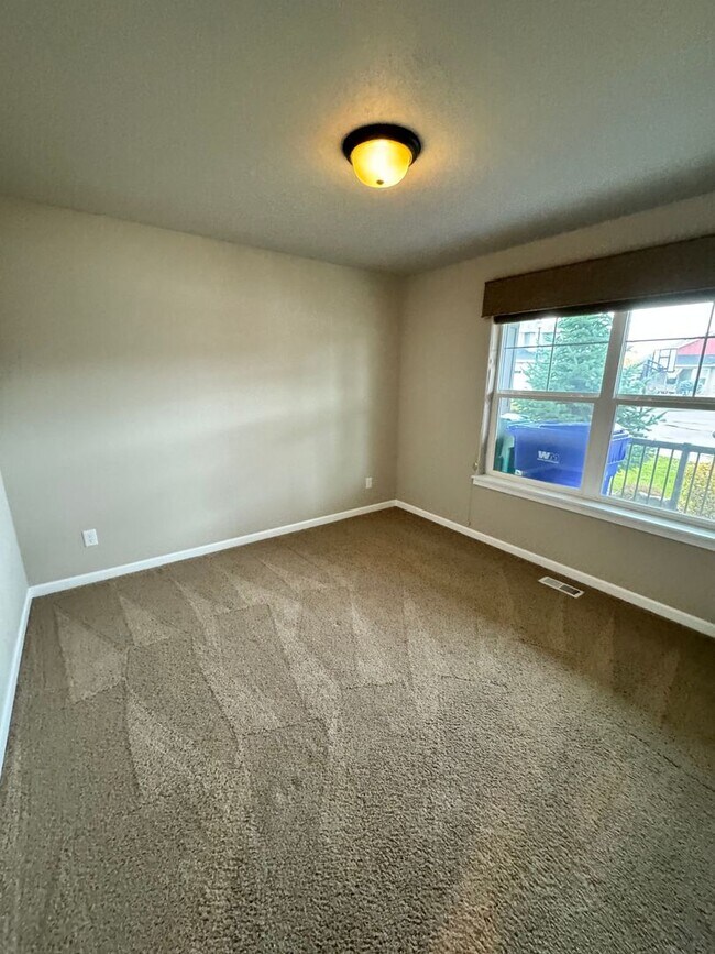 Building Photo - Beautiful 4-Bedroom, 3-Bathroom Home with ...