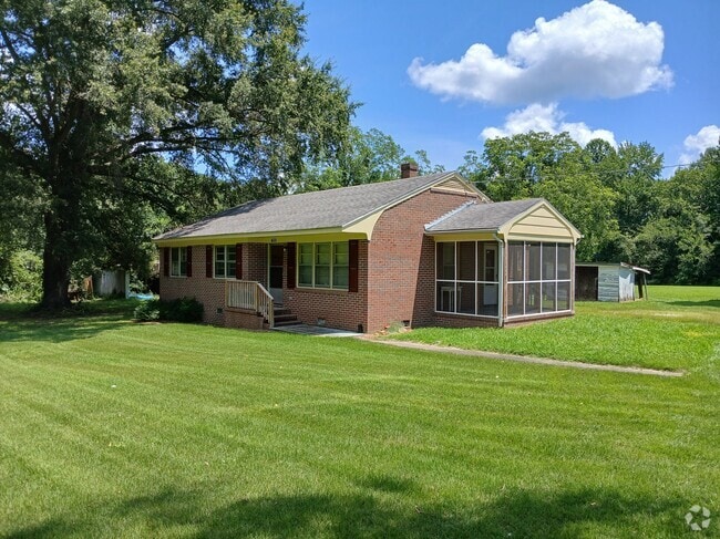 Building Photo - 469 Slagles Lake Rd
