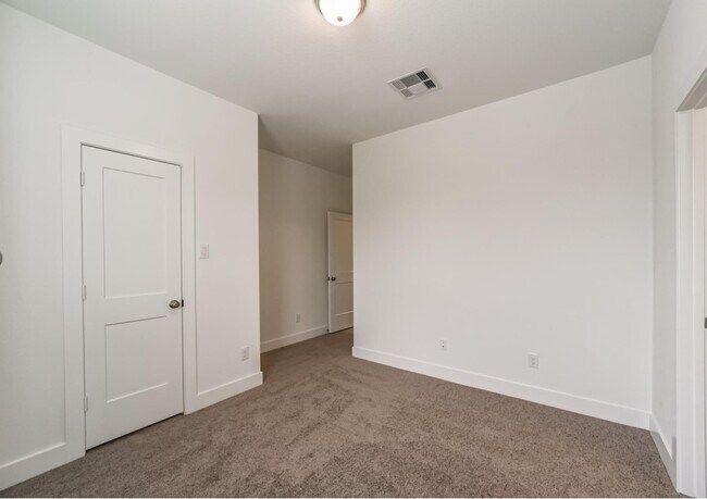 Building Photo - 1531 Crystal Stream Dr