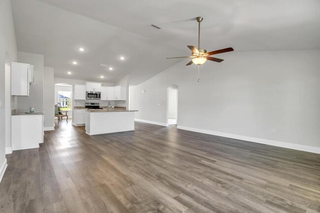 Building Photo - 3840 Redbud Wy