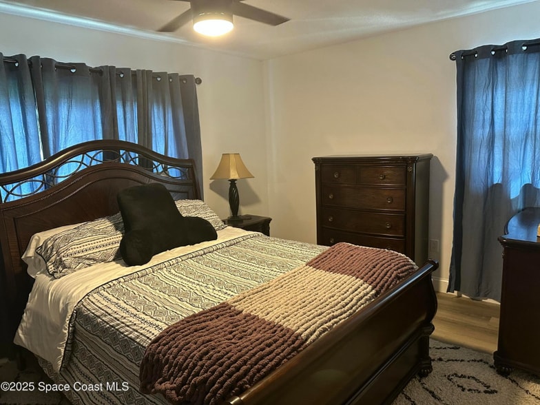 Building Photo - 574 Dianne Dr