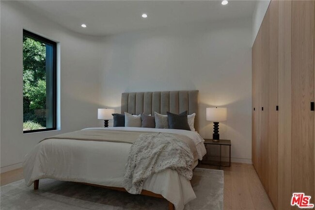 Building Photo - 4939 Petit Ave