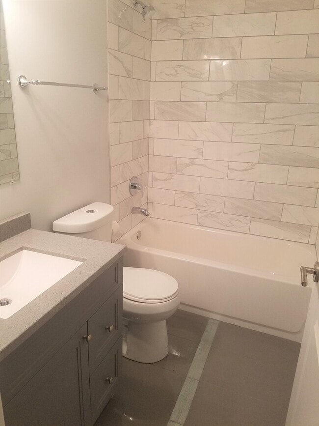 Bathroom 2 - 4518 S King Dr