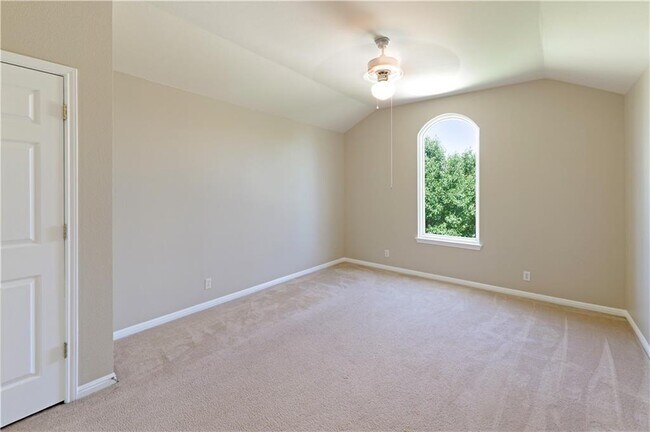 Building Photo - 807 Camino Real Dr