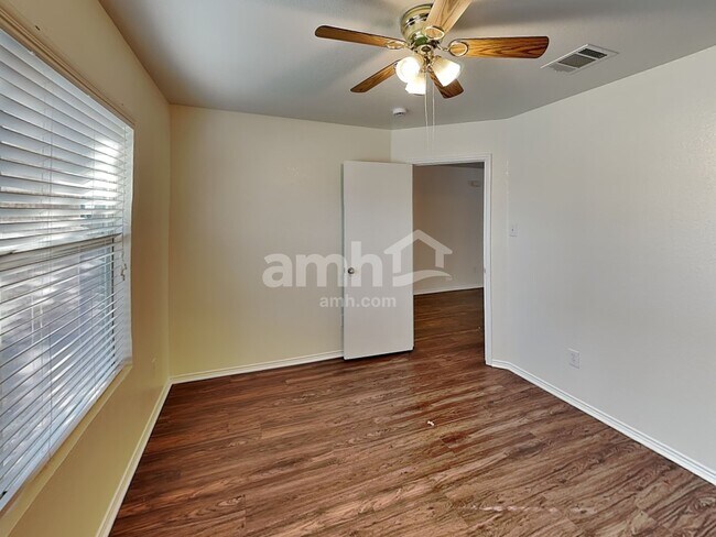 Building Photo - 7569 Vanessa Dr