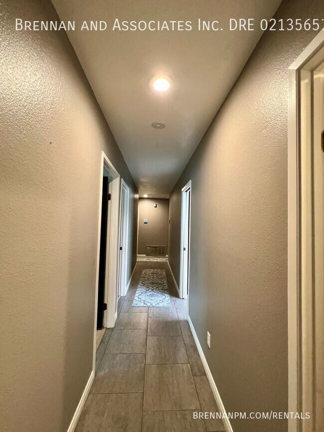 Building Photo - 5775 Sprinter Ln
