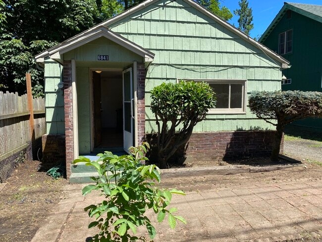 Building Photo - 6841 SE Brehaut St