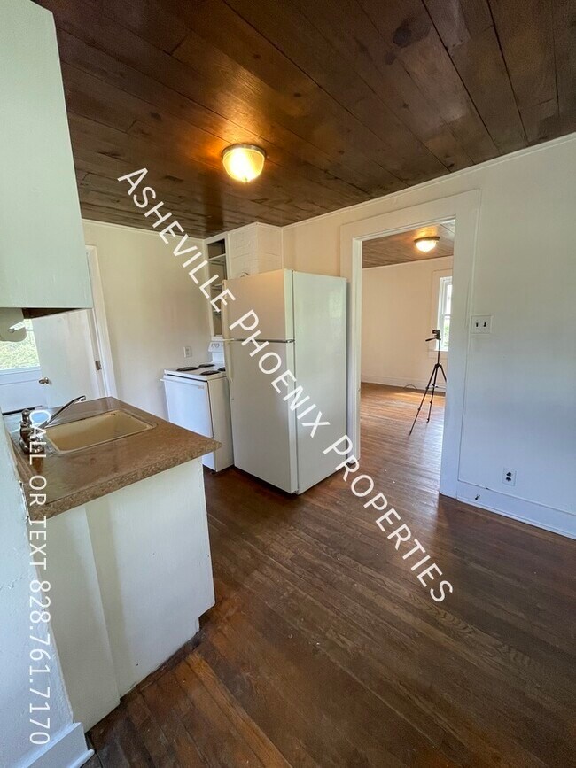 Building Photo - 140-A Fairview Ave.