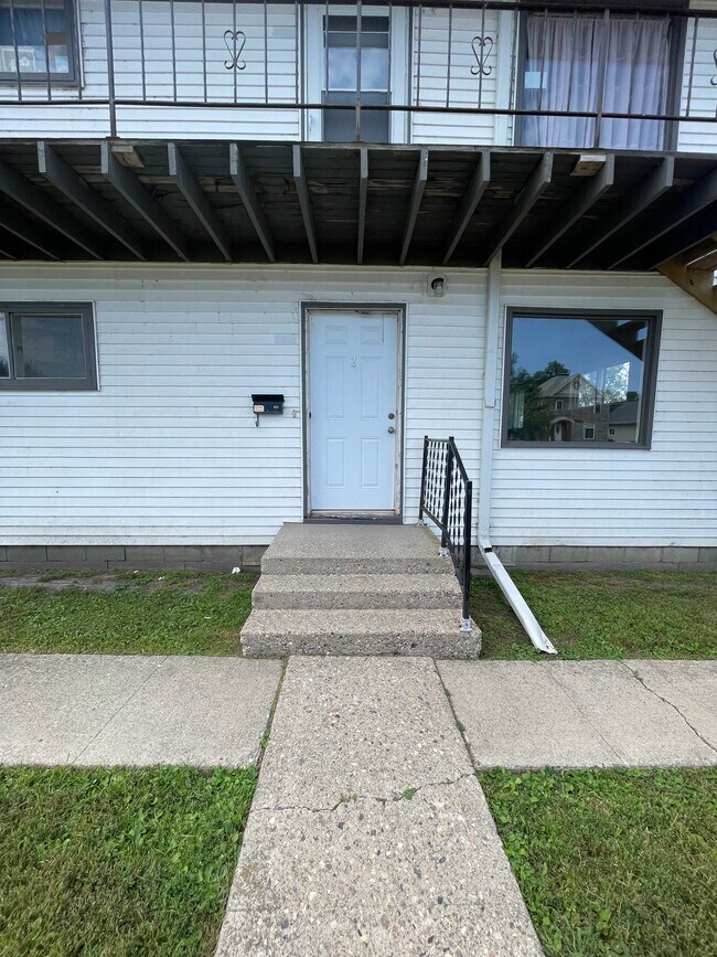 Building Photo - 815 4th St SW