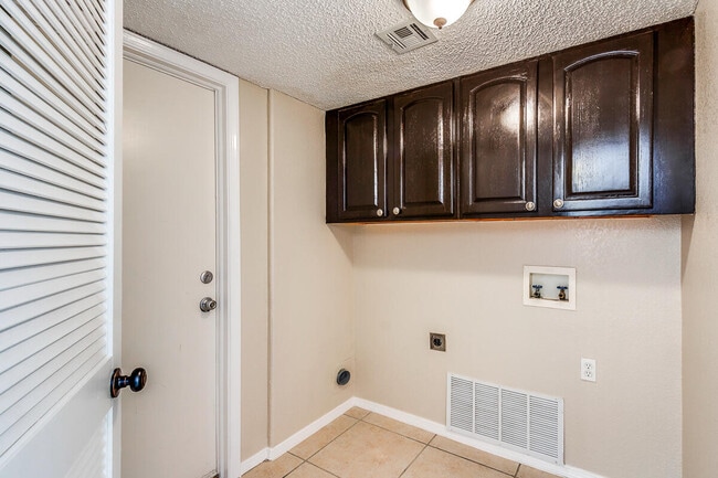 Building Photo - 900 Tecate Pl