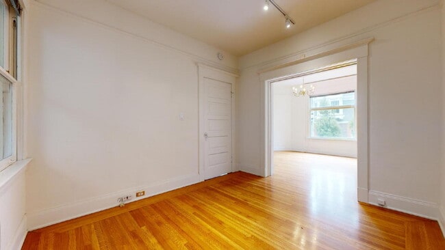 Building Photo - Charming 2BR/1BA in Cole Valley – Garage Parking, In-Unit Laundry & Private Backyard
