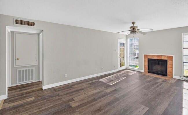 Building Photo - 12500 Sandpiper Dr