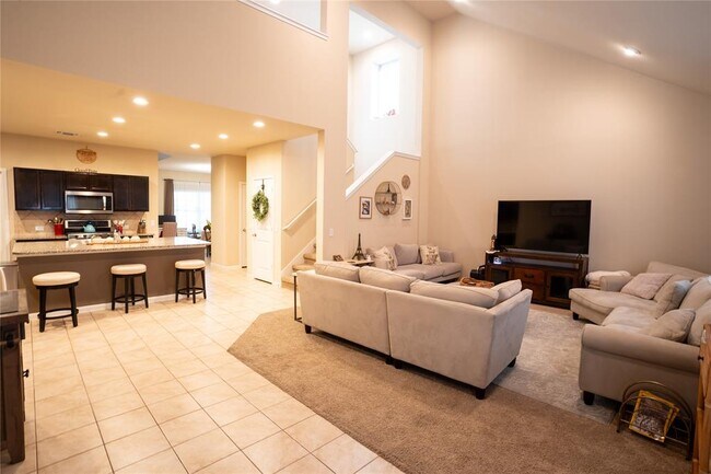 Building Photo - 625 Topaz Ln
