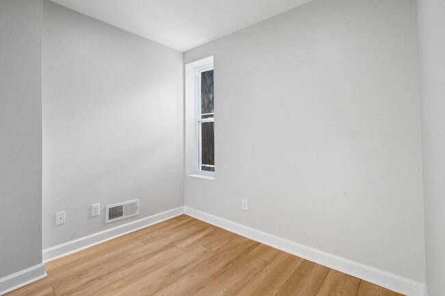 Building Photo - 524 N Pulaski St