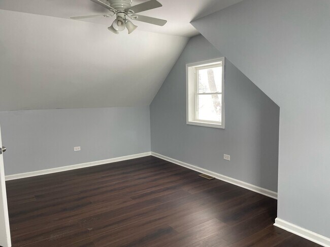 Building Photo - 9129 S Chappel Ave