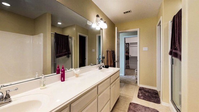Building Photo - 909 Rancho Caribe Dr