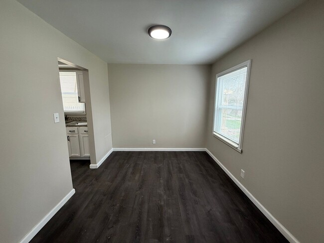 Building Photo - Renovated 3-Bedroom Home – We Welcome Sect...