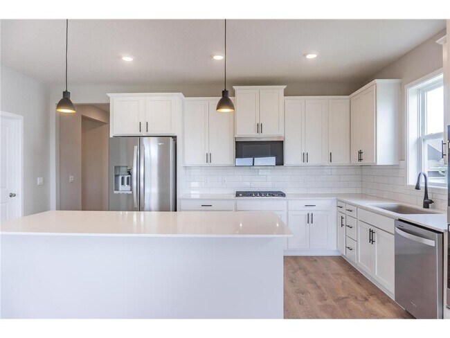Building Photo - 717 Winterberry Ln