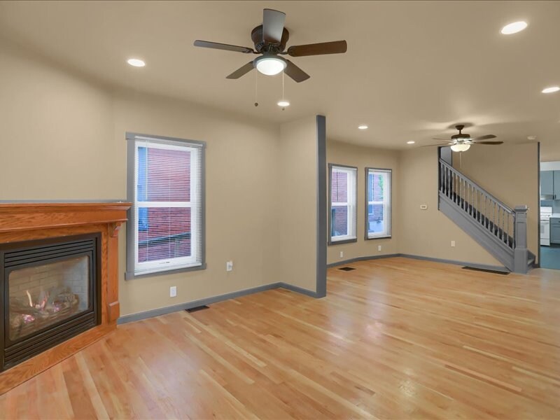 Building Photo - 844 Memorial Ave
